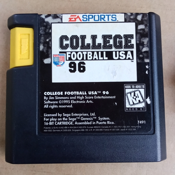 Sega Genesis Model 2 With Cables and College Football USA 96 - Picture 7 of 14